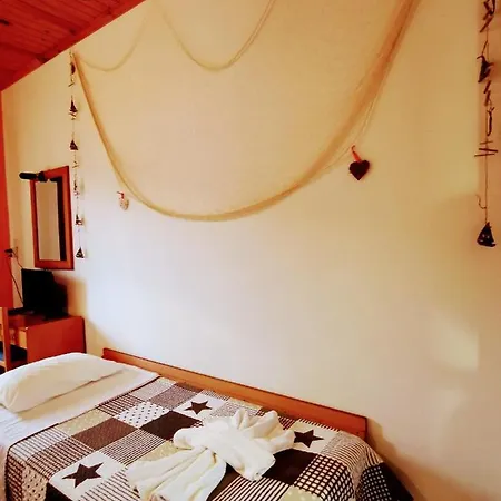 Iris 4* Áyios Nikítas