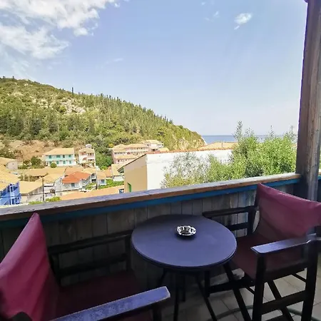 Iris Hotel apartamentowy Áyios Nikítas