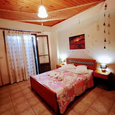 Iris 4* Áyios Nikítas