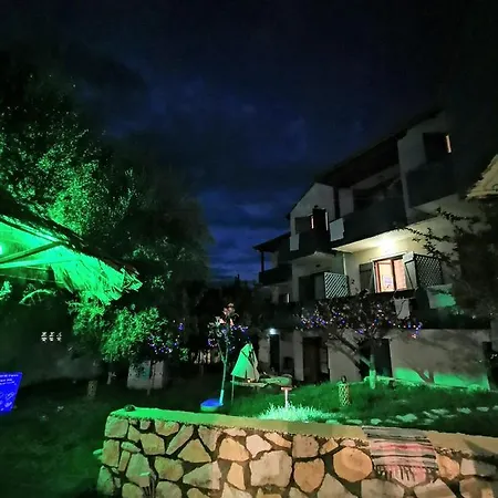 Iris Apartahotel 3*