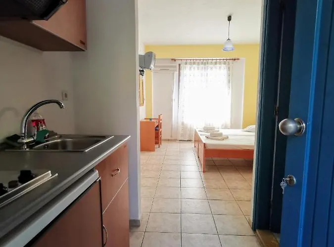 Iris 3* Áyios Nikítas
