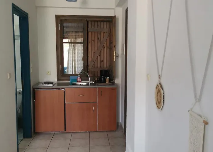 Iris 3* Áyios Nikítas
